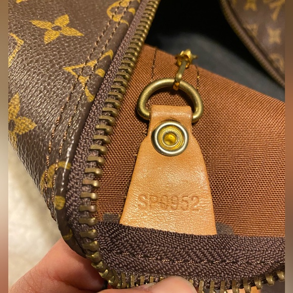 Louis Vuitton Monogram Keepall 50 Duffle - Picture 9 of 11